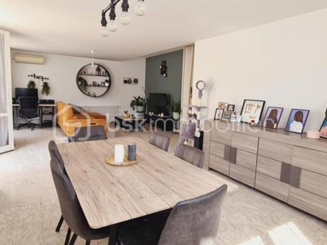 Faux T6 de 114 m² avec terrasse