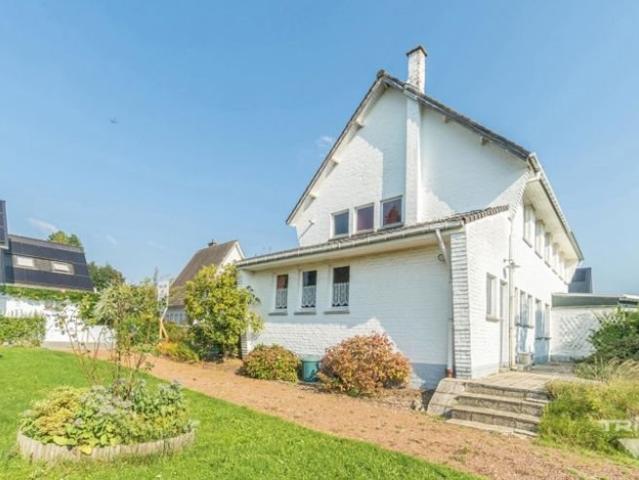 Faubourg: maison 3F pleine de potentiel Superbe terrain