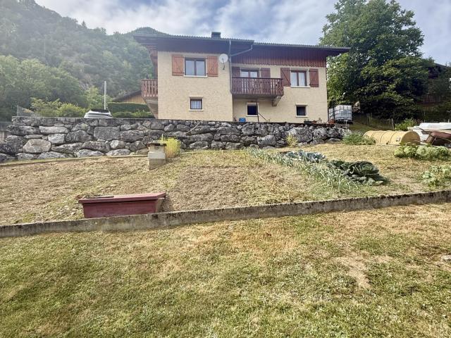 FAVERGES Maison individuelle Sous Sol Complet Vue Imprenable dégagée