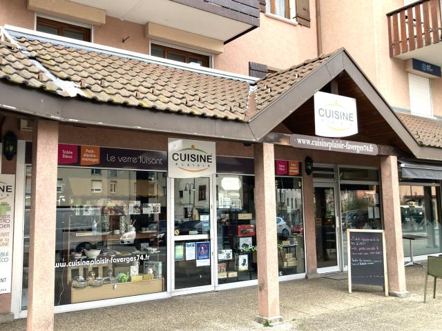FAVERGES SEYTHENEX Mur à vendre avec box