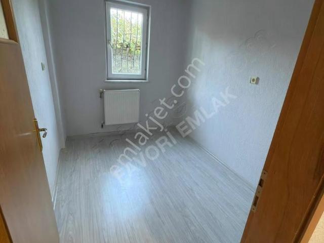 Favoriden Kiralık Bahçe Kat 3+1 Daire