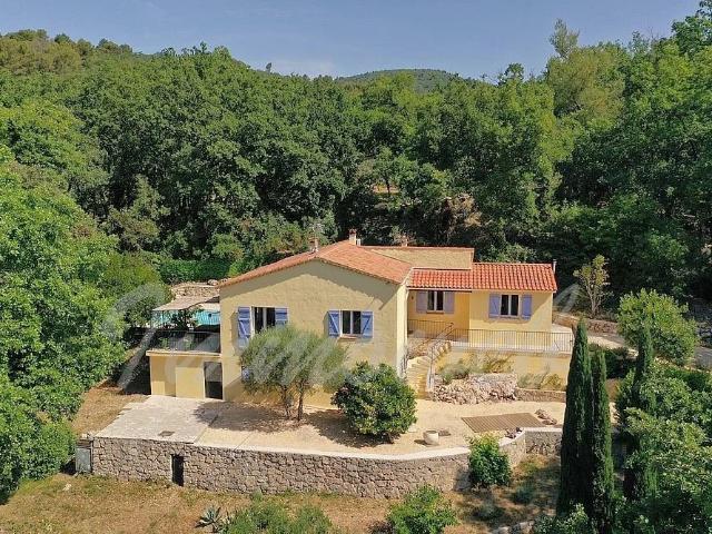 Fayence – Villa rénovée de 105 m² avec piscine, garage et te. 105m² Fayence