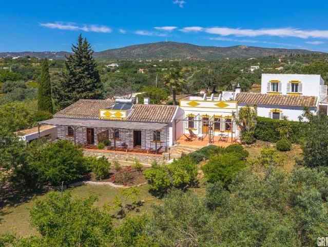 Fazenda com 5 quartos, incluindo 4 unidades para hóspedes, e. 160m² Olhão