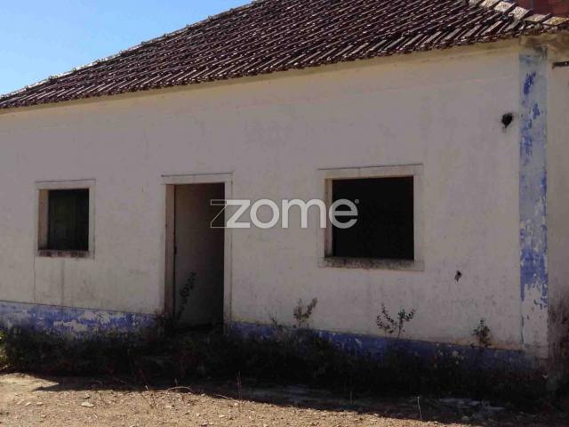 Fazenda com ruínas de 19 hectares Rio Maior Santarém