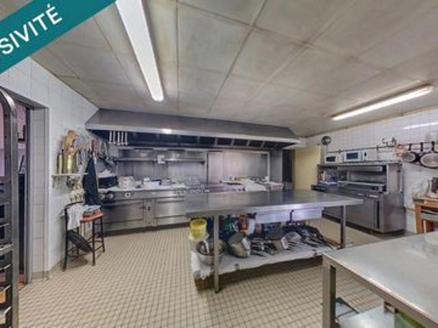 FDC restaurant 465 m2, terrain & parkings 9199 m2