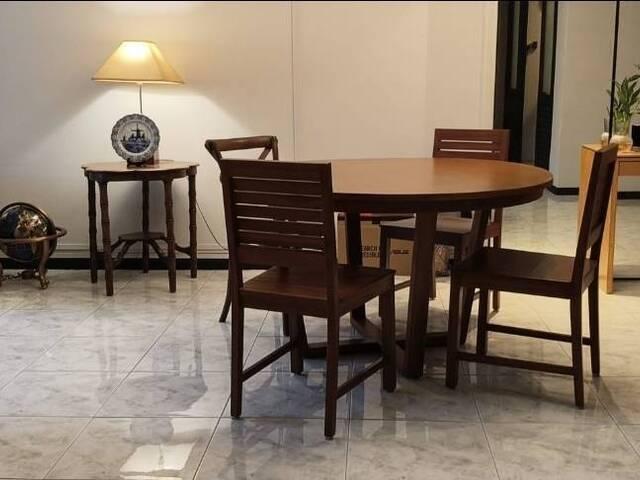 Female environment, Common room, 5mins walk to Hougang MRT, Shops and more.