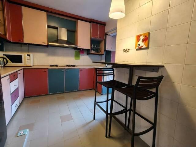 Female environment, Common room, 5mins walk to Hougang MRT, Shops and more.