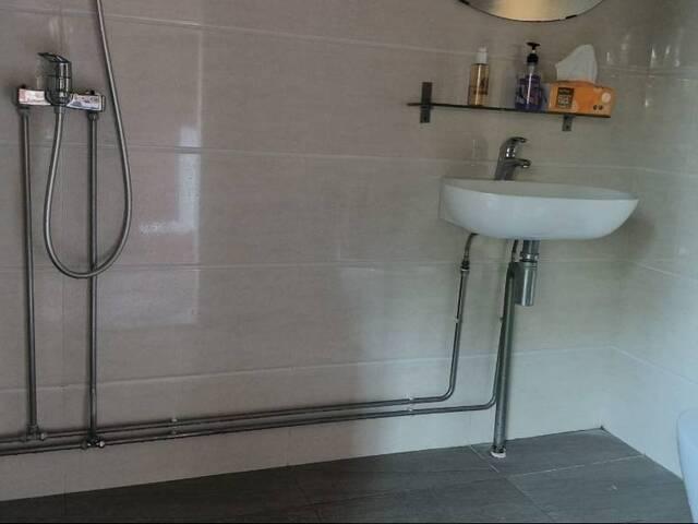 Female environment, Common room, 5mins walk to Hougang MRT, Shops and more.
