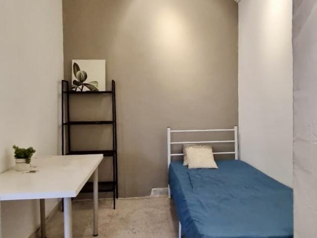 Female House near Taman Bahagia LRT Medium room with aircon & fan