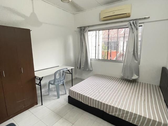 FEMALE ONLY, FREE WIFI+UTILITIES, Middle Room at PJS 7, Bandar Sunway