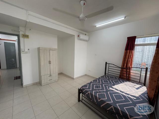 [Female Only] Middle Room with Aircond at Cyberia SmartHomes, Cyberjaya