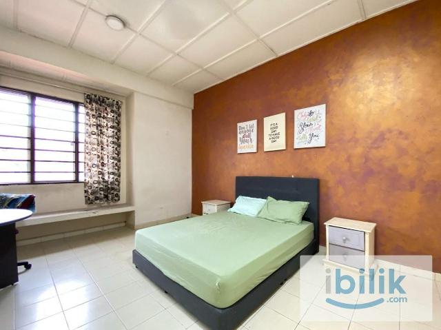 FEMALE MALAY | Master Room at Alam Budiman, Shah Alam, Petaling, Selangor