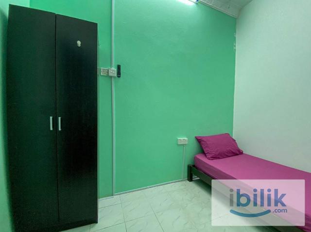 FEMALE MALAY | Middle Room at Gadong Jaya, Labu, Seremban 2, Negeri Sembilan | TR0019