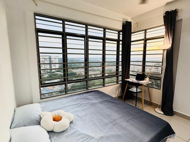 [Female Master Room] 3mins walk to MRT at Damansara Damai, Petaling Jaya One Damansara Condo Free Utilities