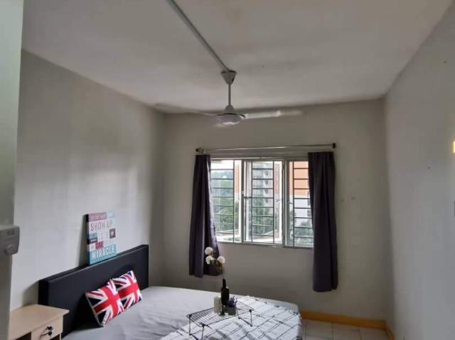 [Female Master Room] Cengal Condo, LRT salak selatan, Permaisuri, HUKM, Tun Razak [Fully + AC]