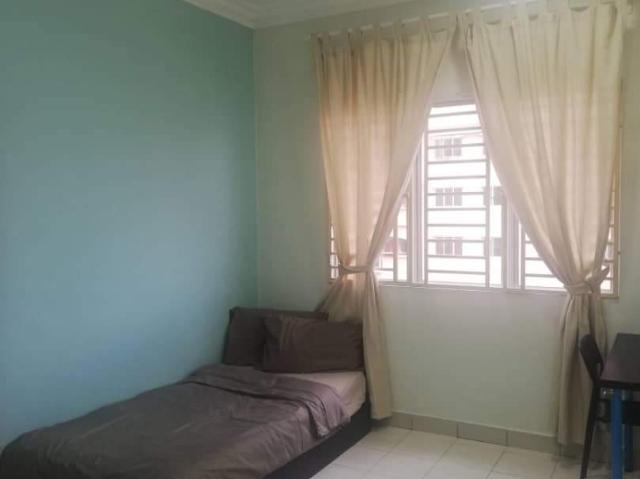 [Female Master Room] Cengal Condo, LRT salak selatan