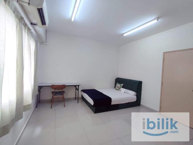 Female master room for rent at Pelangi Utama Condo