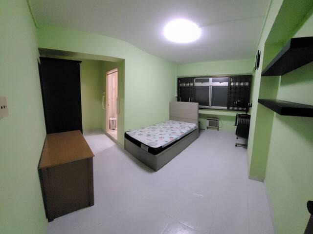 Female Master Room near Redhill MRT