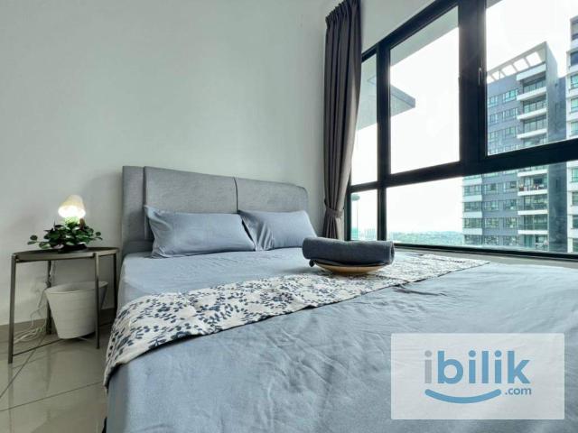 Female Master Room with Private Bathroom Pool View at Alstonia Residence @ Sg. Long