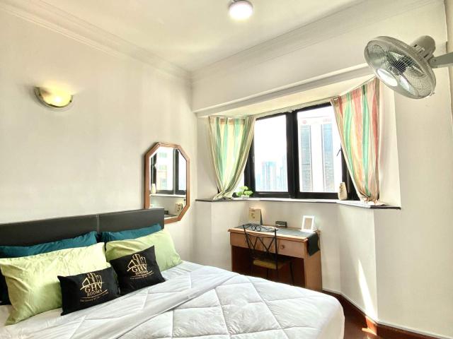 Female Medium Room For Rent