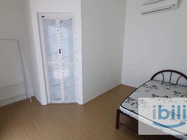 Female Medium Room + Private Bathroom For Rent @ Teluk Intan