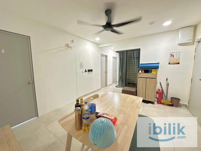 Female Medium room with balcony for rent at DK Impian @ Shah Alam