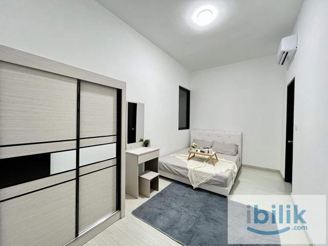 Female Medium room with bathrom at bukit jalil pavilion