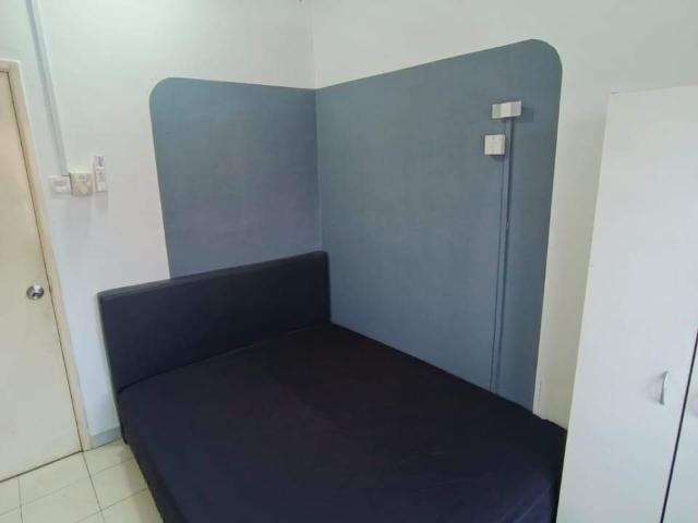 [Female Middle Room] Cengal condo, LRT Salak Selatan, Permaisuri [Fully + AC]