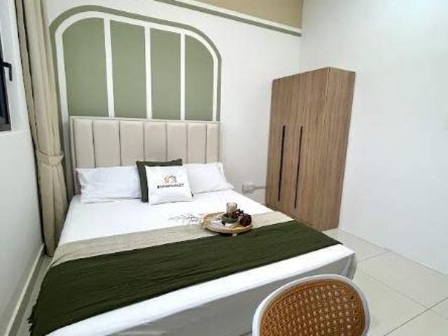 Female middle Walking distance to MRT Kajang Line