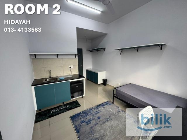 Female midland city @ semenyih new unit room 2 pool view