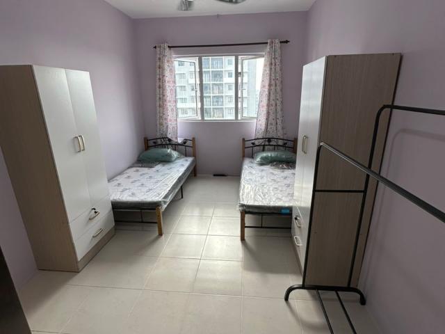 Female Muslim Master Room 1/9 available