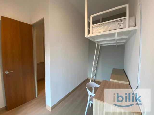Female non chinese medium room @ subang jaya ss15