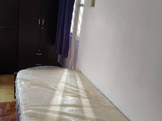 Female share room