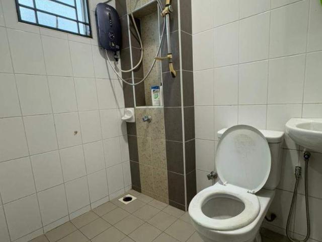 Female single room l shah alam