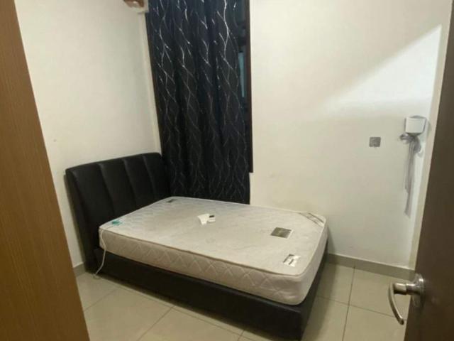 Female Single Room Private Bathroom KSL D'Secret Garden Near Setia Tropika, 15 Mins to JB CIQ via EDL