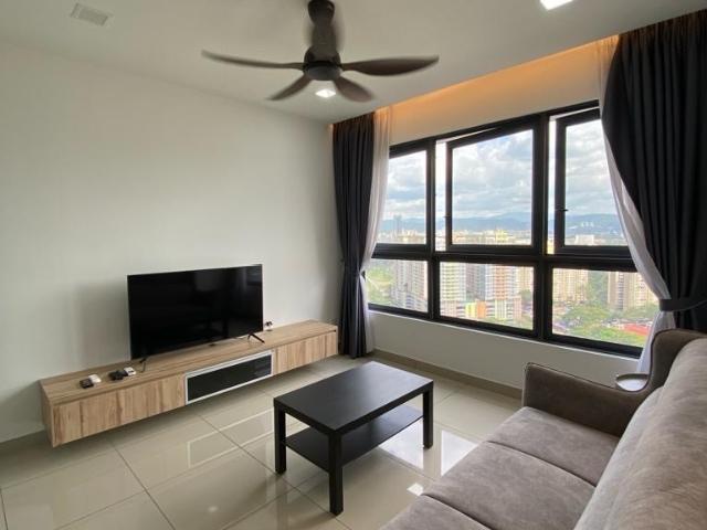 Female Single Room Walk to LRT Station Move In ASAP available With 24 hours Security Not Shop Lot Not Co Living FEM