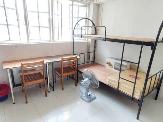 FEMALE SUPER NEAR 3min MARSILING/WOODLANDS MRT MASTERROOM SHARING PRIVATE TOILET INSIDE $400