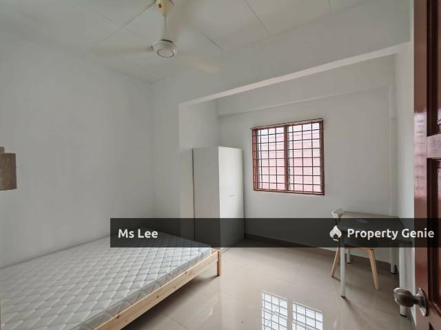 Female Room 2 @ 2nd floor Shop Apt Sek 7 Shah Alam near UITM Ready 15/10