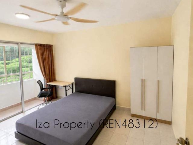 Female room @ Flora Damansara