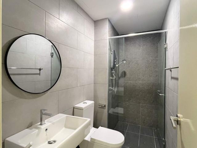 Female room meta residence seri kembangan