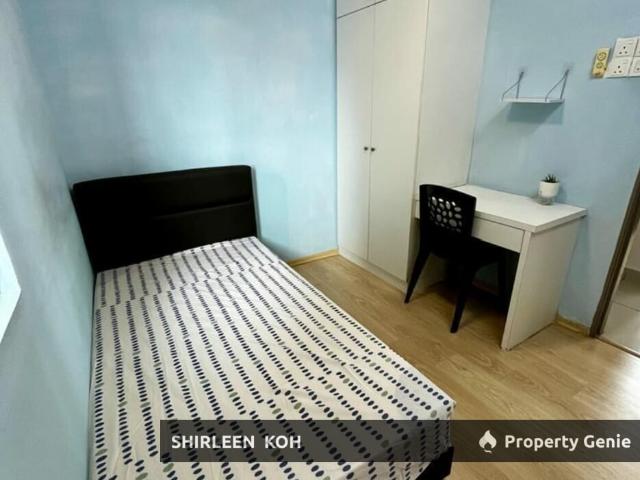 Female room renting at Larkin Heights @ Larkin Idaman