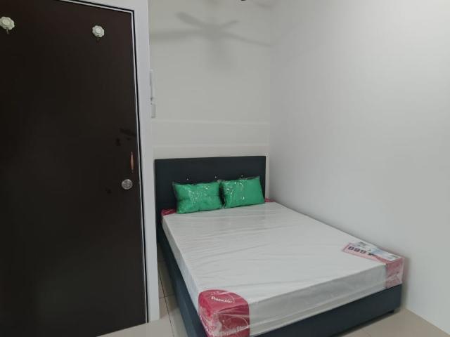 Female Room renting at Suriamas Suites Condominium @ Larkin JB Town