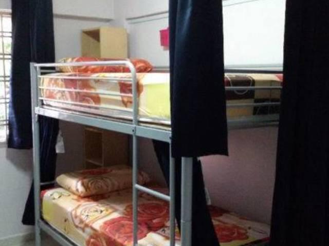 Female room share @ Lakeside