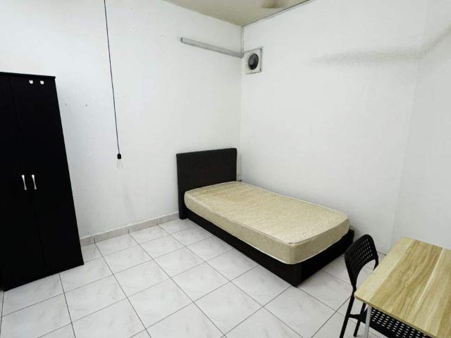 Female Unit1 Month Deposit0 Deposit Bandar Utama Room RentLocation NearbyCentrepoint, Kg Kayu Ara
