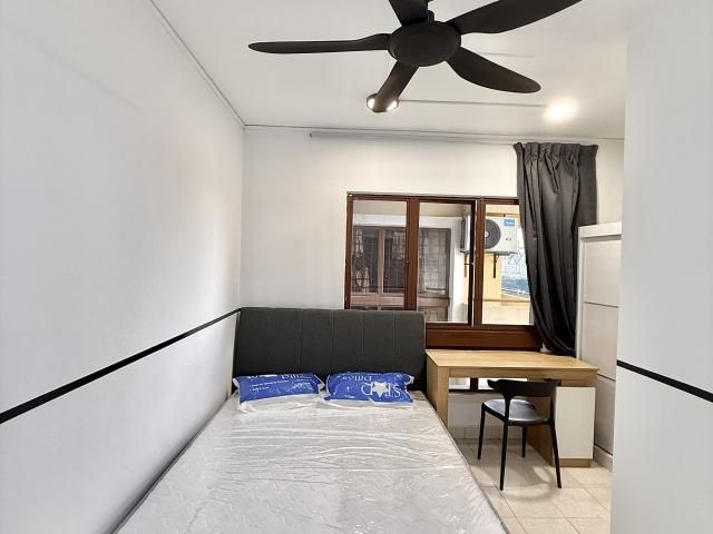 FEMALE UNIT8 MINS WALK TO MRT SURIANMiddle Room, at Palm Spring, Kota Damansara
