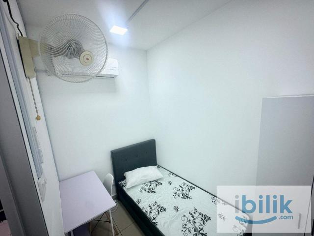 Female Unit 5 min walk to LRT Ara Damansara! Single Room at Pacific Place