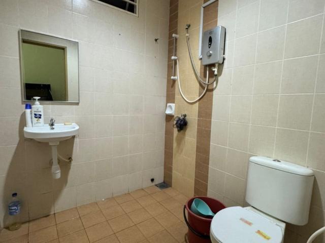 Female unit 2nd month rental free single room near to asia jaya lrt, saito university & mib college