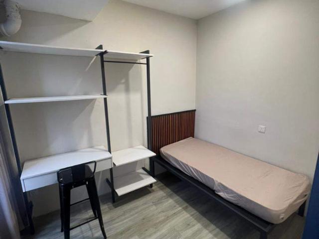 Female ️unit usj 21 co living room single room low deposit n zero deposit immediately move in