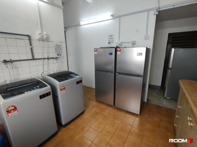 Female Unit available✨ SS2 walking distance to bus stop Ready for rent✨