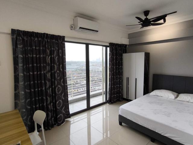 [FEMALE UNIT] BALCONY QUEEN Room @ Setiawalk Residence @ Pusat Bandar Puchong [Fully Furnished | Move In Ready]